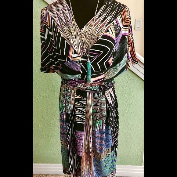 Beautiful colorful dress(8)by Donna Morgan - Picture 1 of 4